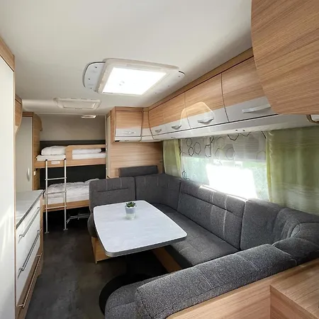 Kamp alanı Mietwohnwagen 01