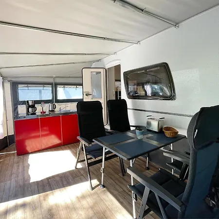 Campsite Mietwohnwagen 01 *